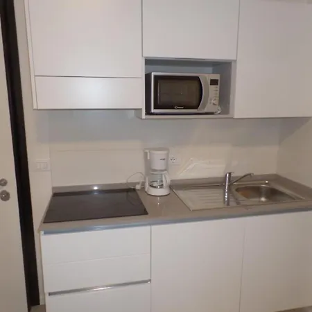 Apartment Stylish Retreat With Whirlpool And Communal Garden *