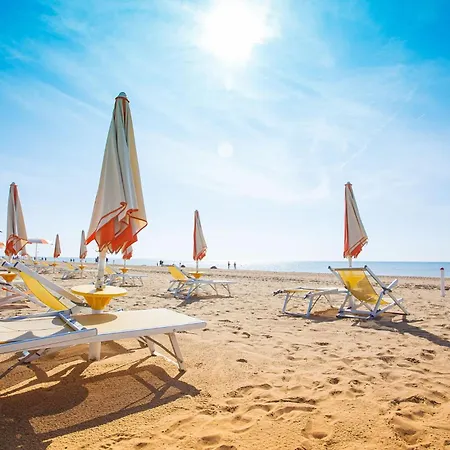 Apartment Stylish Retreat With Whirlpool And Communal Garden Bibione